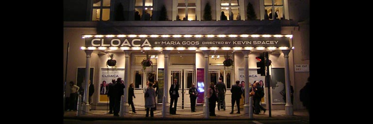 première van Cloaca in The Old Vic